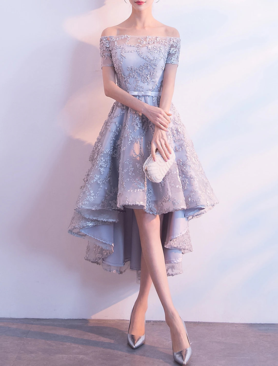 Abiti da cocktail a trapezio, eleganti, per invitati a nozze, per il ritorno a casa, asimmetrici, maniche corte, spalle scoperte, in tulle con fiocco/i e pieghe